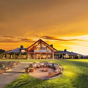 ***** Resort Spicers Peak Australia