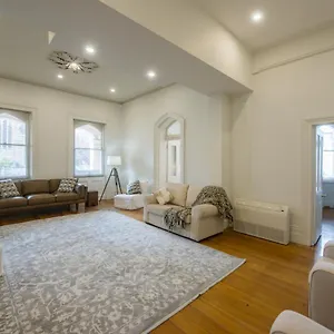  Apartment Roxburgh House